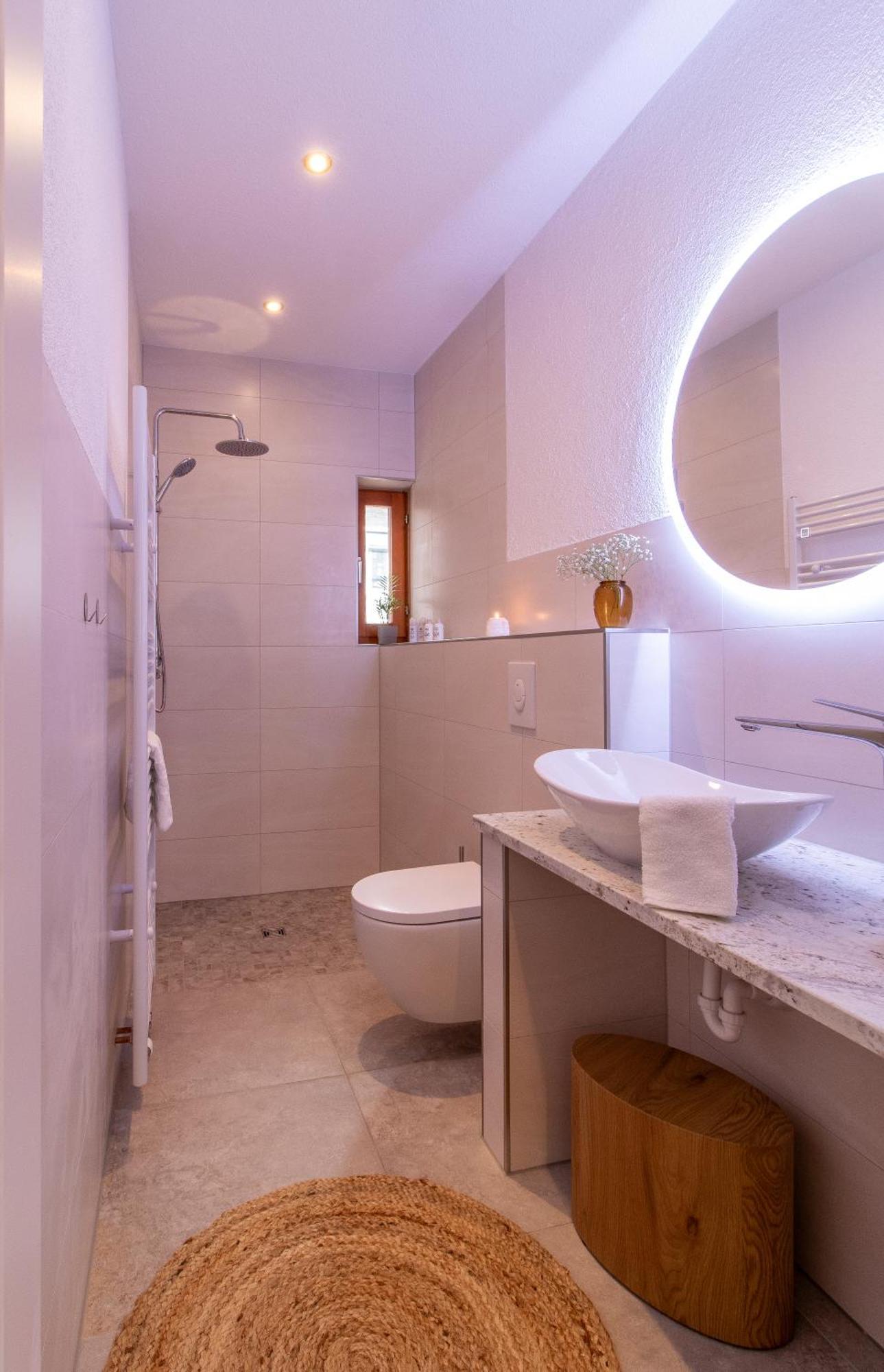 Stilvolles City-Apartment I Netflix I Wlan L Stellplatz I Zentral Schwarzenberg  Buitenkant foto