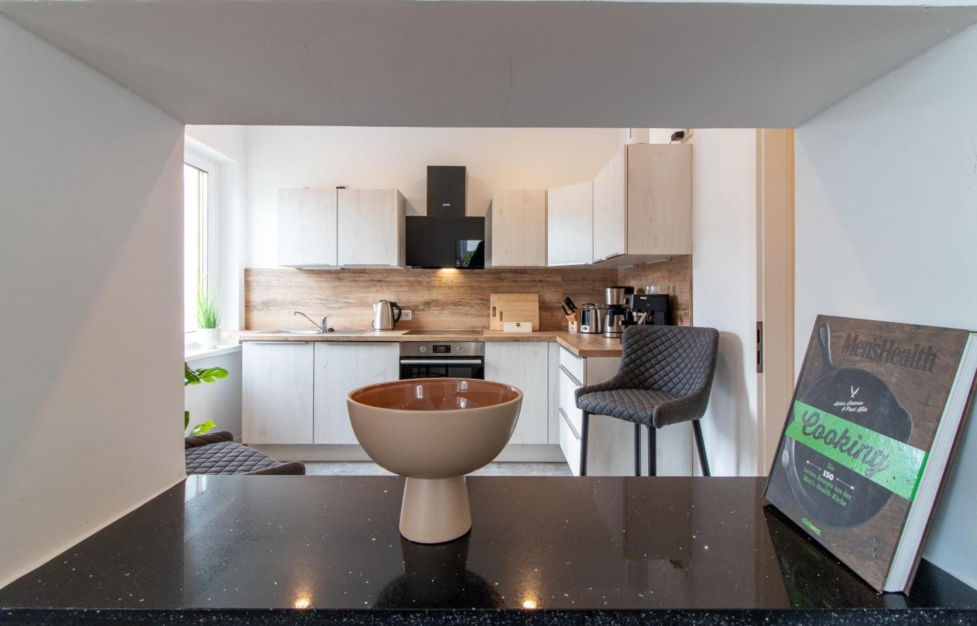 Stilvolles City-Apartment I Netflix I Wlan L Stellplatz I Zentral Schwarzenberg  Buitenkant foto