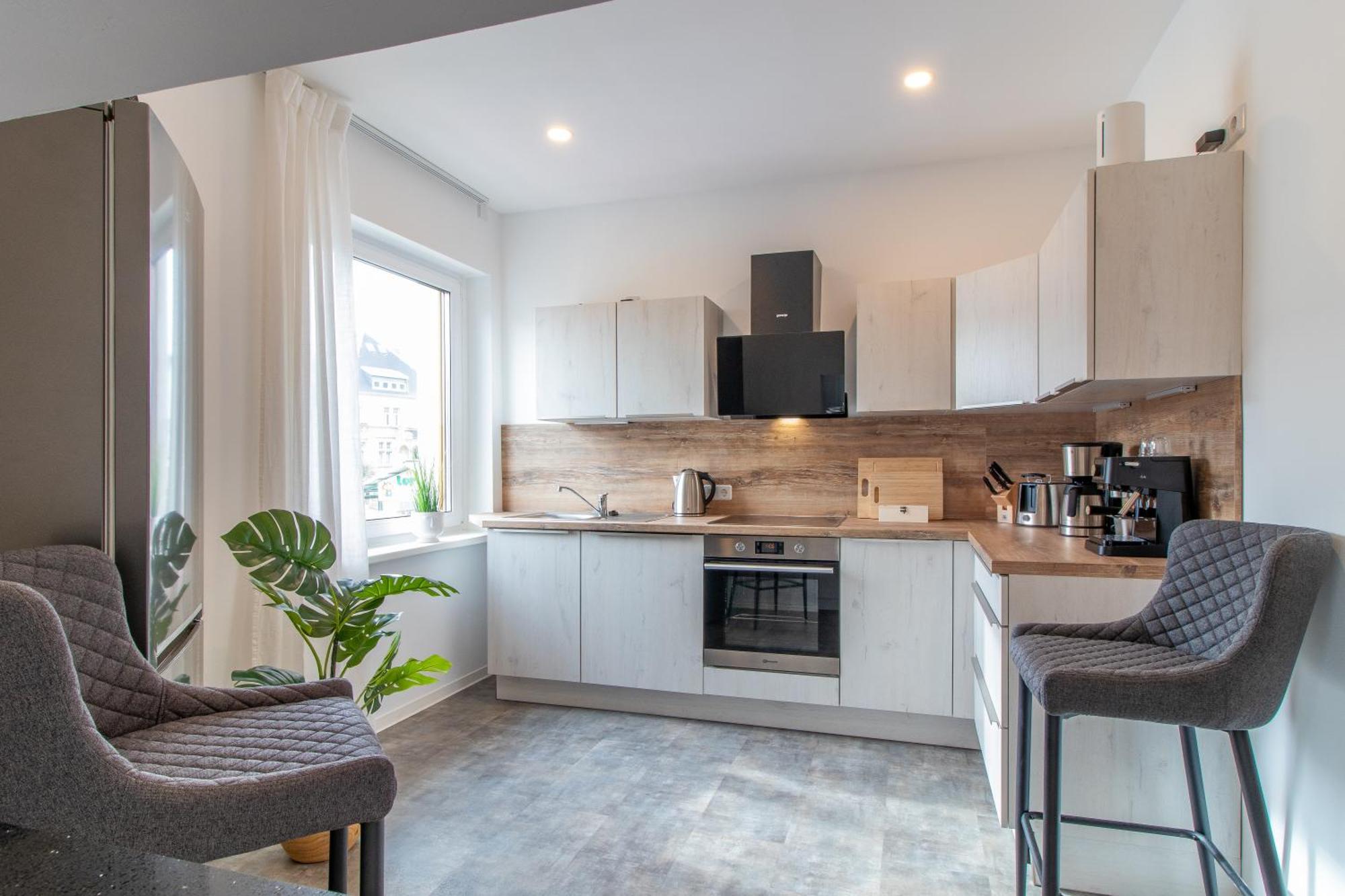 Stilvolles City-Apartment I Netflix I Wlan L Stellplatz I Zentral Schwarzenberg  Buitenkant foto