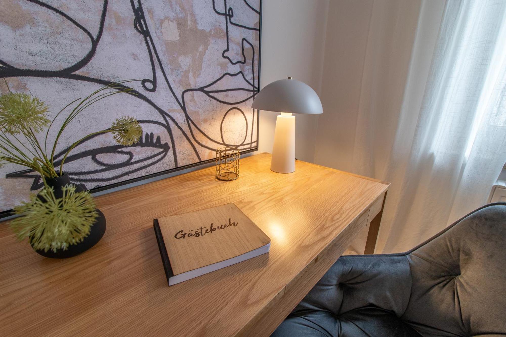 Stilvolles City-Apartment I Netflix I Wlan L Stellplatz I Zentral Schwarzenberg  Buitenkant foto