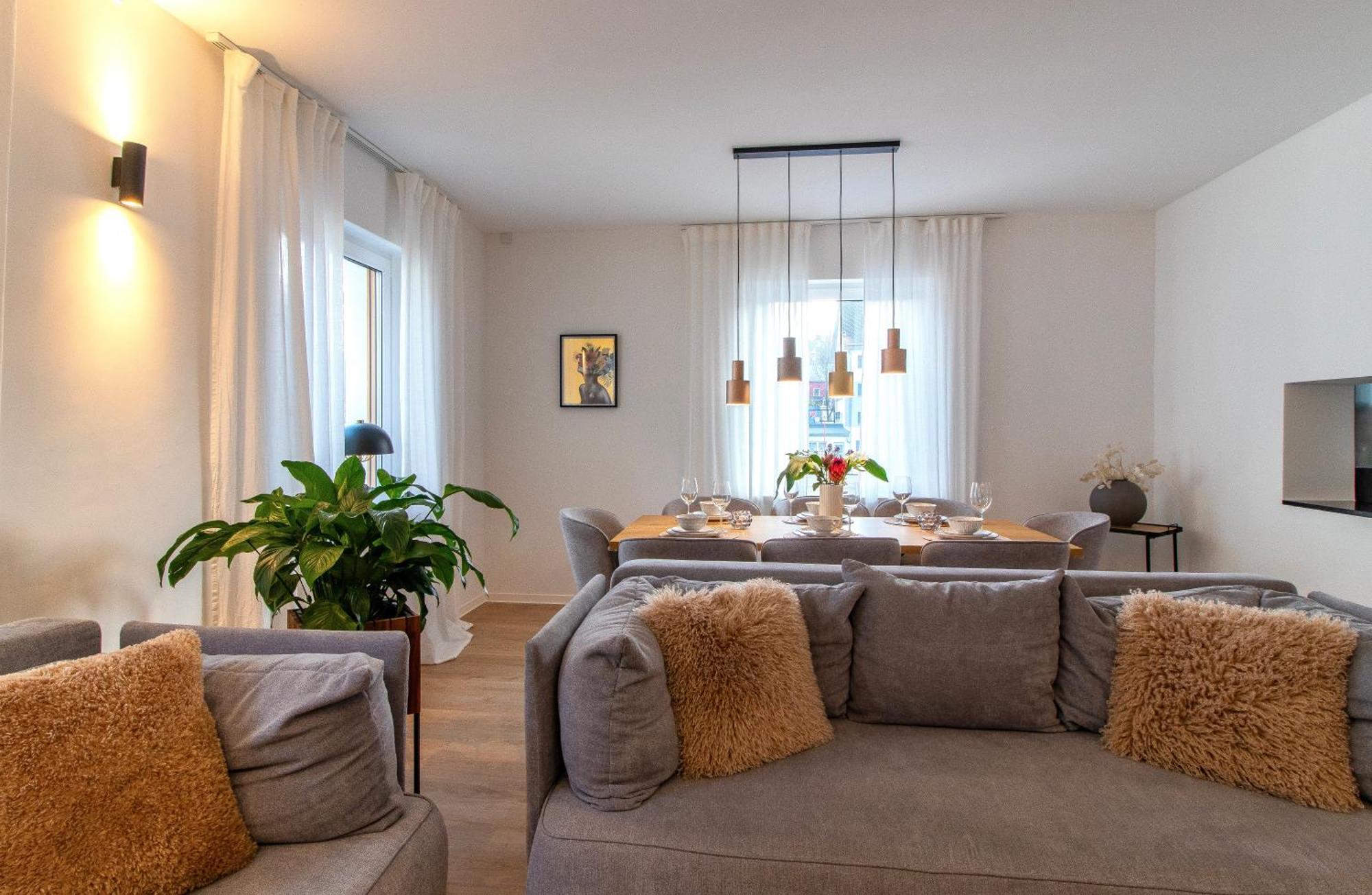 Stilvolles City-Apartment I Netflix I Wlan L Stellplatz I Zentral Schwarzenberg  Buitenkant foto