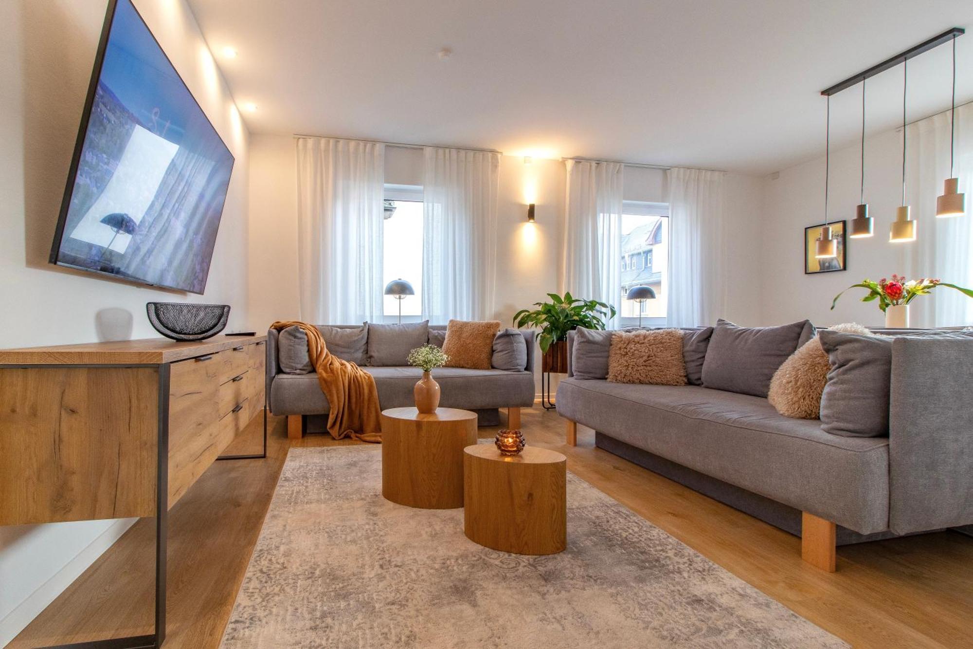 Stilvolles City-Apartment I Netflix I Wlan L Stellplatz I Zentral Schwarzenberg  Buitenkant foto